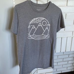 Grey gray t shirt outdoor white mountains river sun
